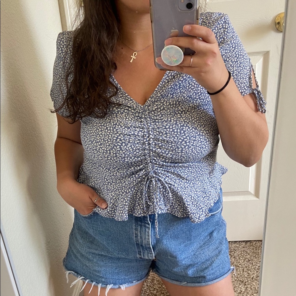 🌟TRENDY BLUE FLOWY TOP🌟